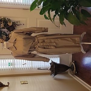 J. GALLERY PETITE tan trench coat double breasted epilalets lined 11/12P…EUC